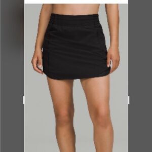 Lululemon black size 6 skort